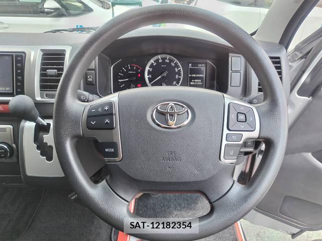 Toyota HIACE VAN 2022-03 8817629-15