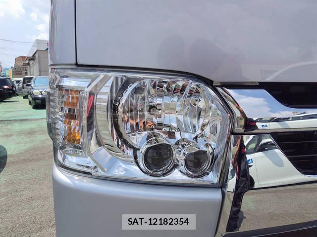 Toyota HIACE VAN 2022-03 8817629-18