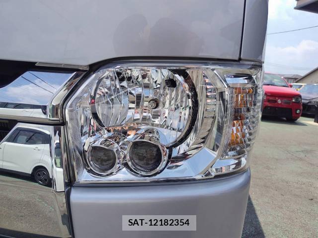Toyota HIACE VAN 2022-03 8817629-19