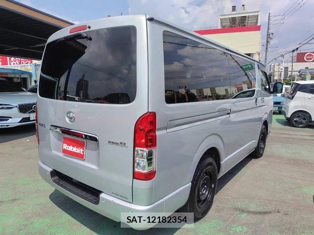 Toyota HIACE VAN 2022-03 8817629-3