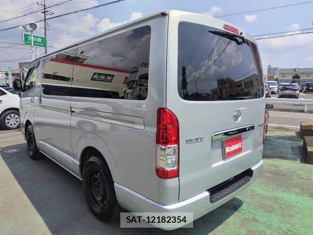 Toyota HIACE VAN 2022-03 8817629-5