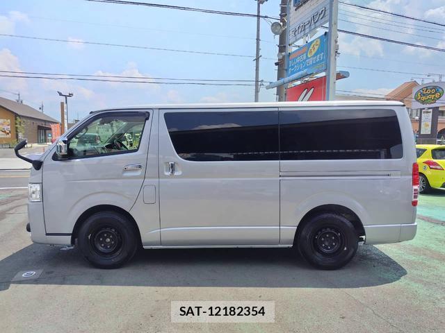 Toyota HIACE VAN 2022-03 8817629-6