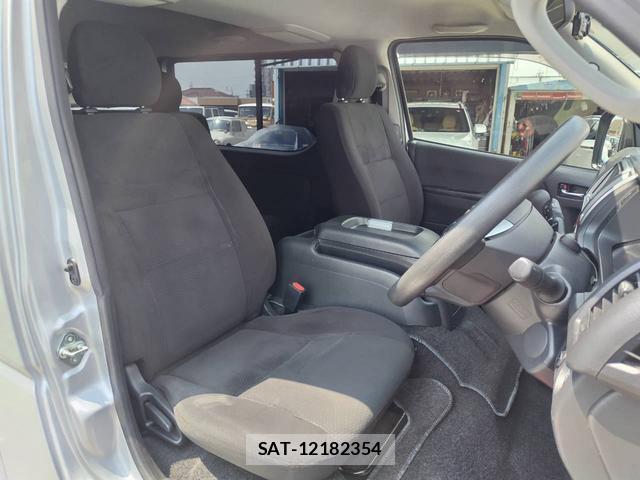 Toyota HIACE VAN 2022-03 8817629-9