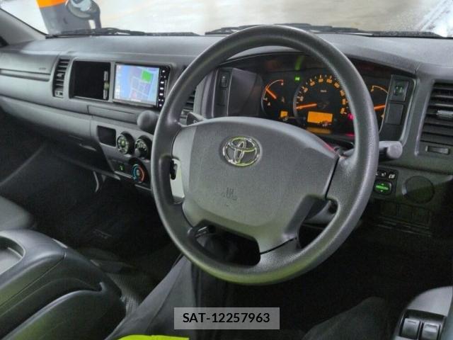 Toyota HIACE WAGON 2017-01 8812582-2