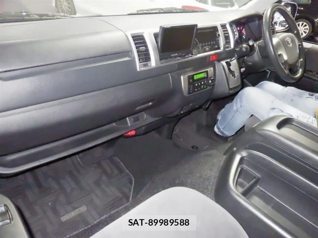 Toyota HIACE WAGON 2019-07 8815825-2