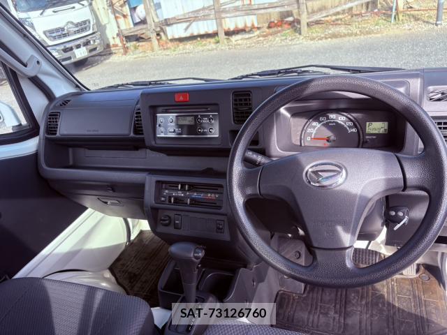 Daihatsu HIJET TRUCK 2017-04 8815132-2