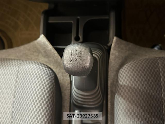 Daihatsu HIJET TRUCK 2016-01 8818002-2