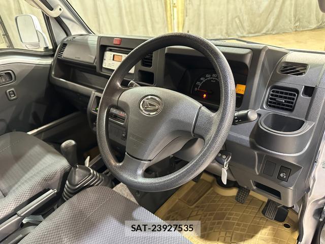 Daihatsu HIJET TRUCK 2016-01 8818002-8