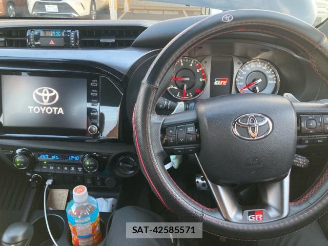 Toyota HILUX 2022-11 8812216-10