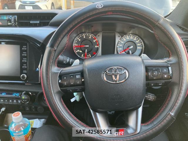 Toyota HILUX 2022-11 8812216-7