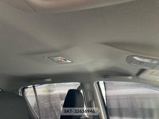 Toyota HILUX 2018-08 8812332-10