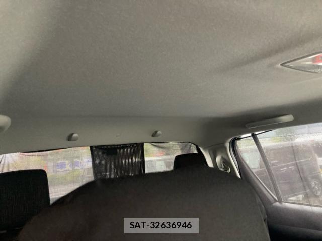 Toyota HILUX 2018-08 8812332-11
