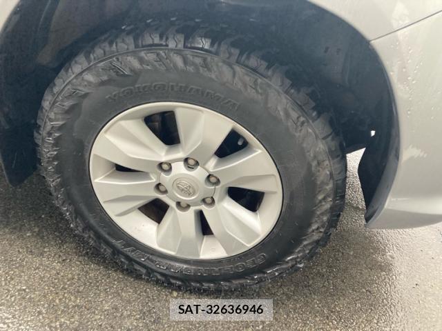 Toyota HILUX 2018-08 8812332-12
