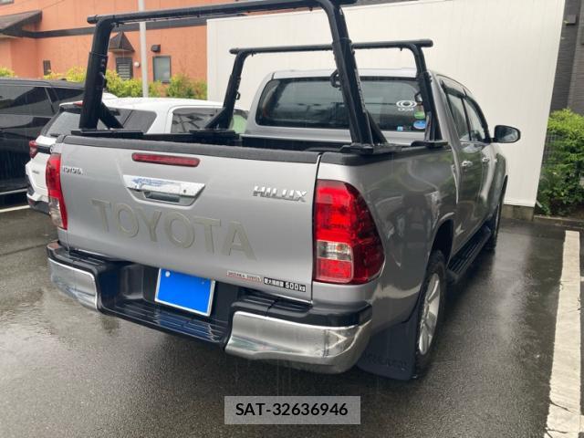 Toyota HILUX 2018-08 8812332-2