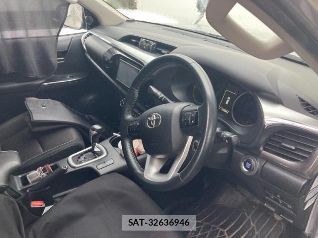 Toyota HILUX 2018-08 8812332-8