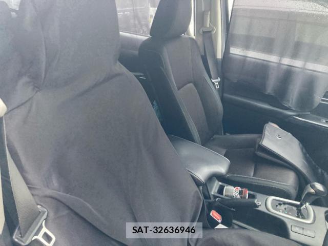 Toyota HILUX 2018-08 8812332-9