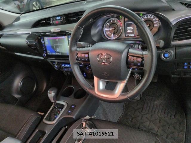 Toyota HILUX 2024-09 8812558-3
