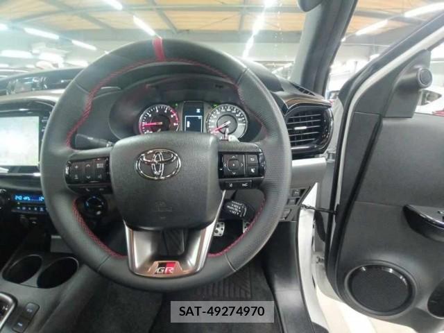 Toyota HILUX 2023-11 8812560-4