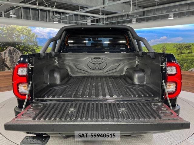 Toyota HILUX 2022-03 8812964-10