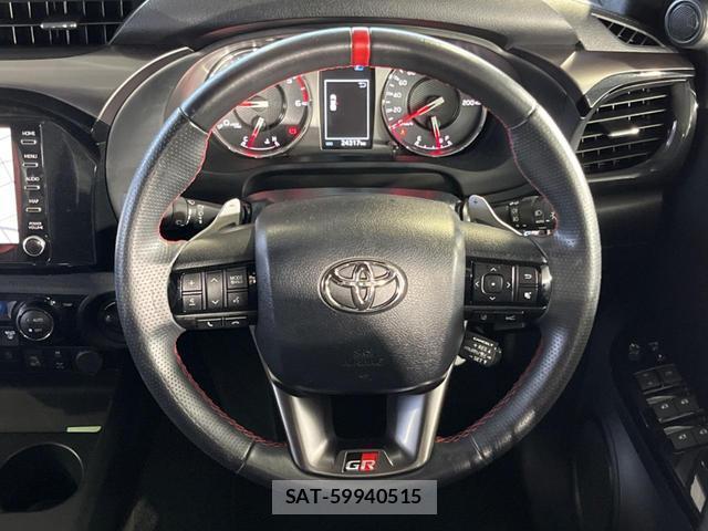 Toyota HILUX 2022-03 8812964-11