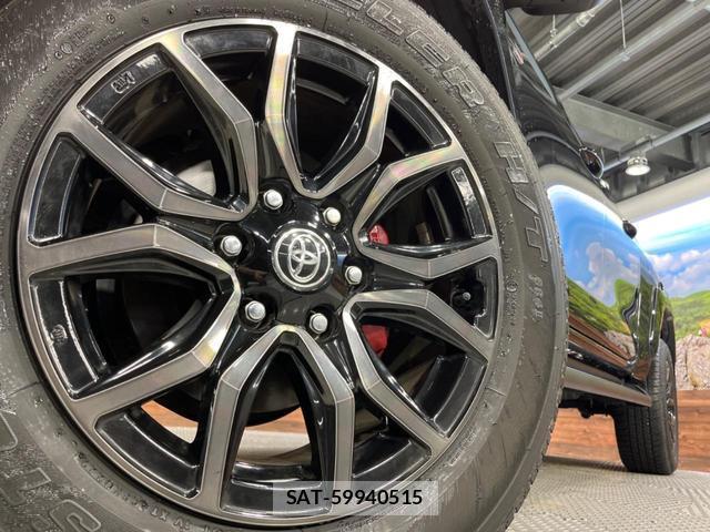 Toyota HILUX 2022-03 8812964-13