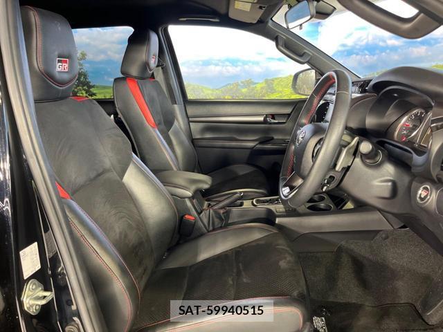 Toyota HILUX 2022-03 8812964-8