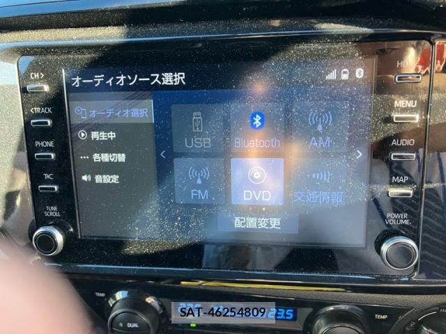 Toyota HILUX 2022-09 8813365-11