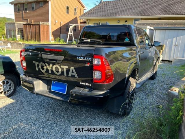 Toyota HILUX 2022-09 8813365-12