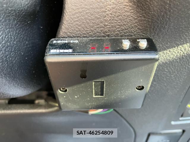 Toyota HILUX 2022-09 8813365-18