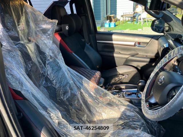 Toyota HILUX 2022-09 8813365-8