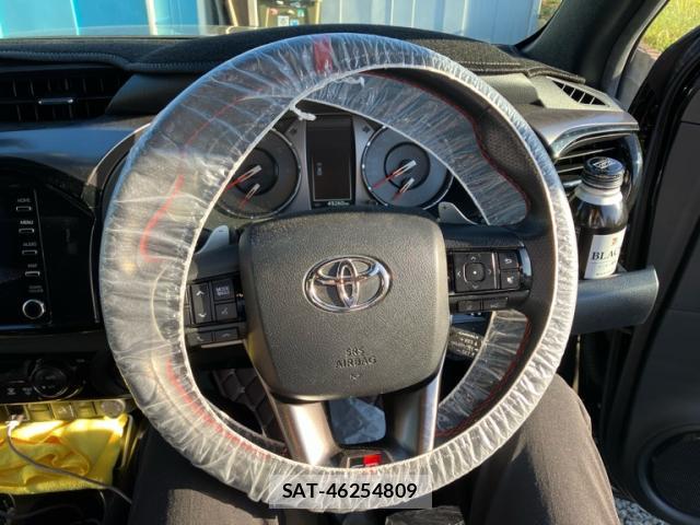 Toyota HILUX 2022-09 8813365-9