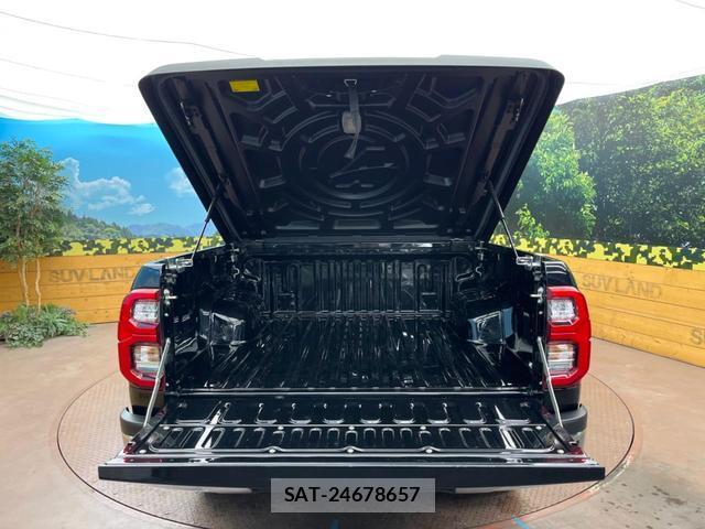 Toyota HILUX 2020-11 8813715-9