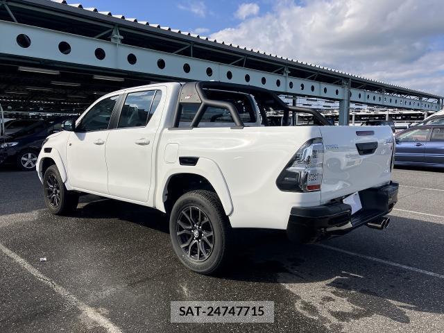Toyota HILUX 2023-09 8813929-1