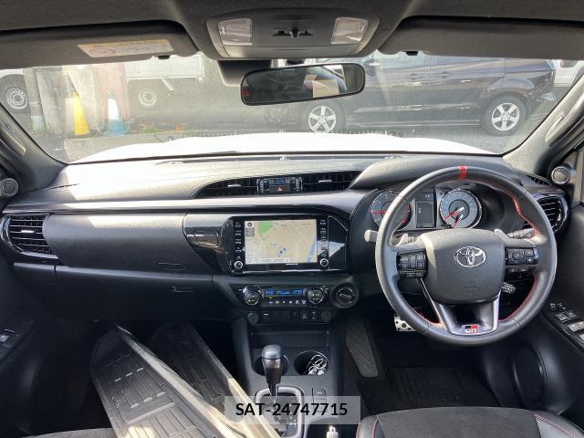 Toyota HILUX 2023-09 8813929-2