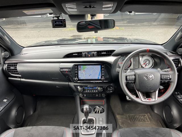 Toyota HILUX 2024-06 8813932-2