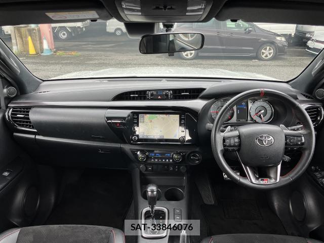 Toyota HILUX 2024-06 8813952-2