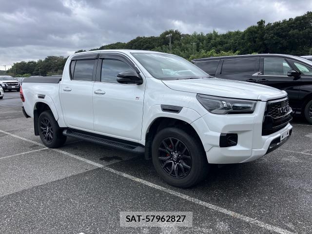 Toyota HILUX 2024-08 8813953-0