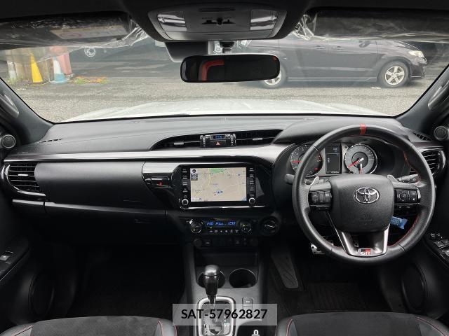 Toyota HILUX 2024-08 8813953-2