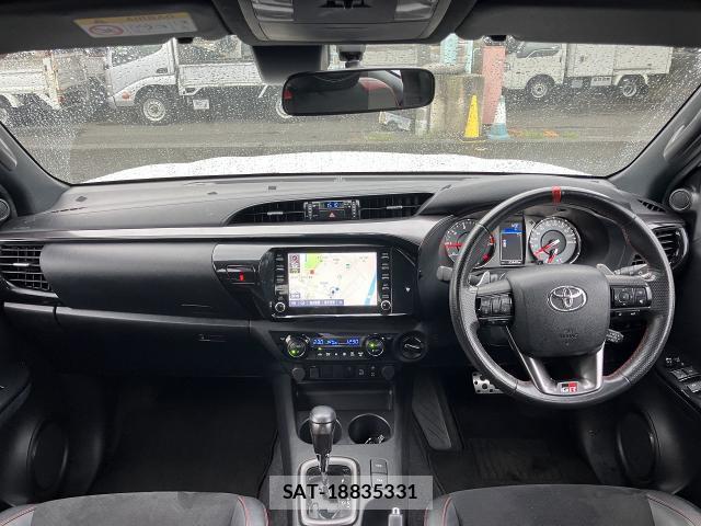 Toyota HILUX 2023-03 8813962-2