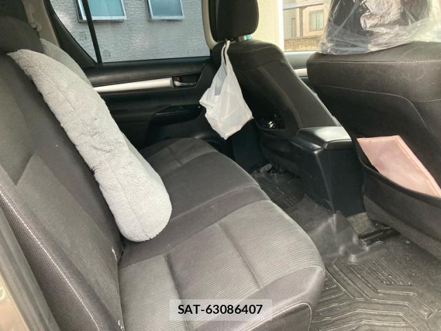 Toyota HILUX 2023-10 8814556-11