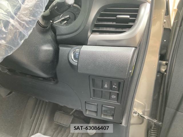 Toyota HILUX 2023-10 8814556-16