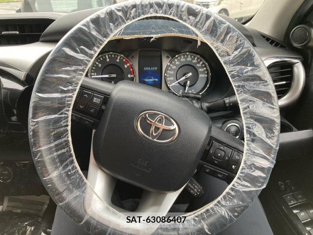 Toyota HILUX 2023-10 8814556-17