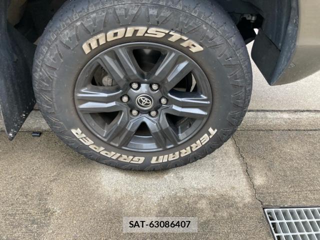 Toyota HILUX 2023-10 8814556-3