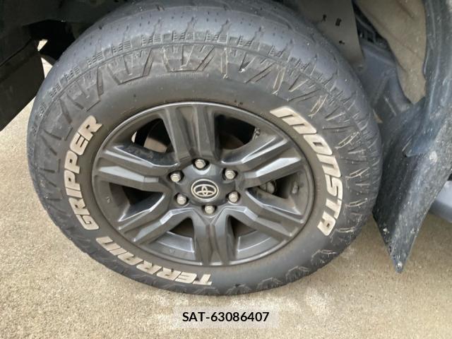 Toyota HILUX 2023-10 8814556-5