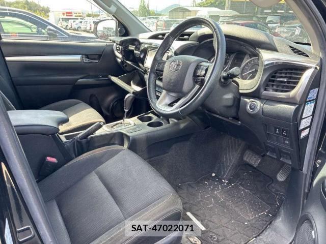 Toyota HILUX 2021-09 8815388-3