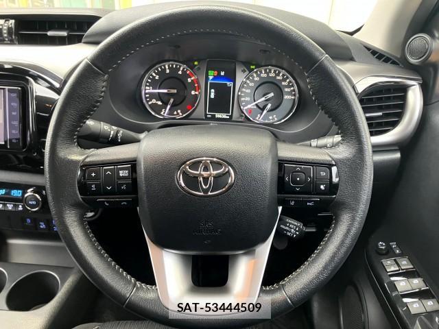 Toyota HILUX 2021-09 8815820-11