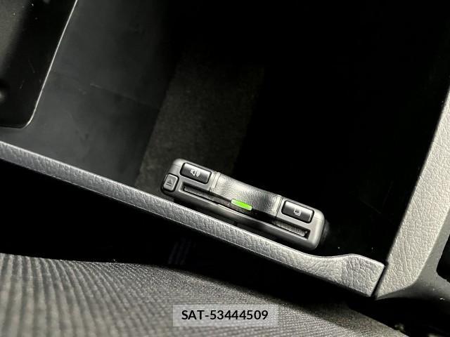 Toyota HILUX 2021-09 8815820-14