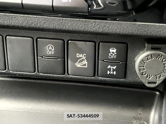 Toyota HILUX 2021-09 8815820-16