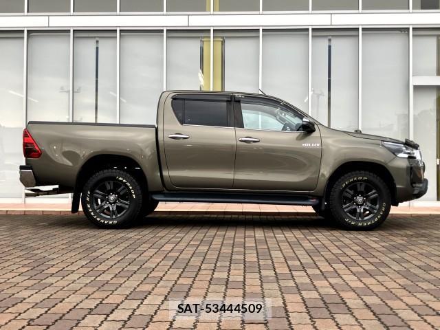 Toyota HILUX 2021-09 8815820-2