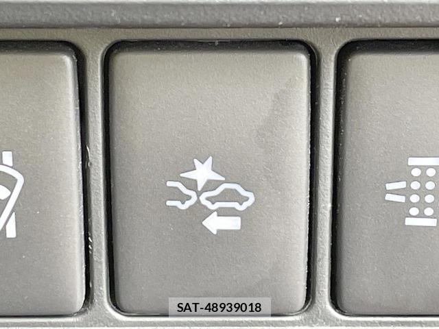 Toyota HILUX 2019-02 8817186-5
